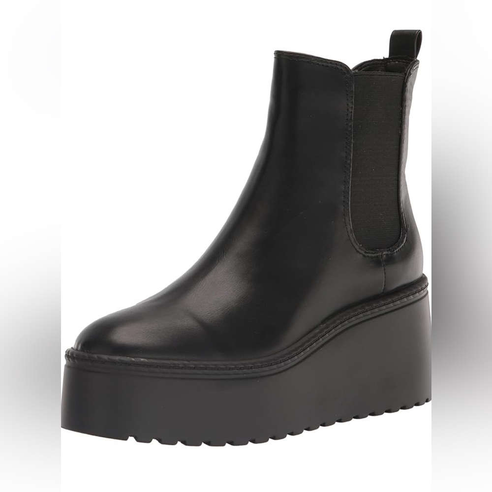 New In Box - Nine West Henrita Platform Boots